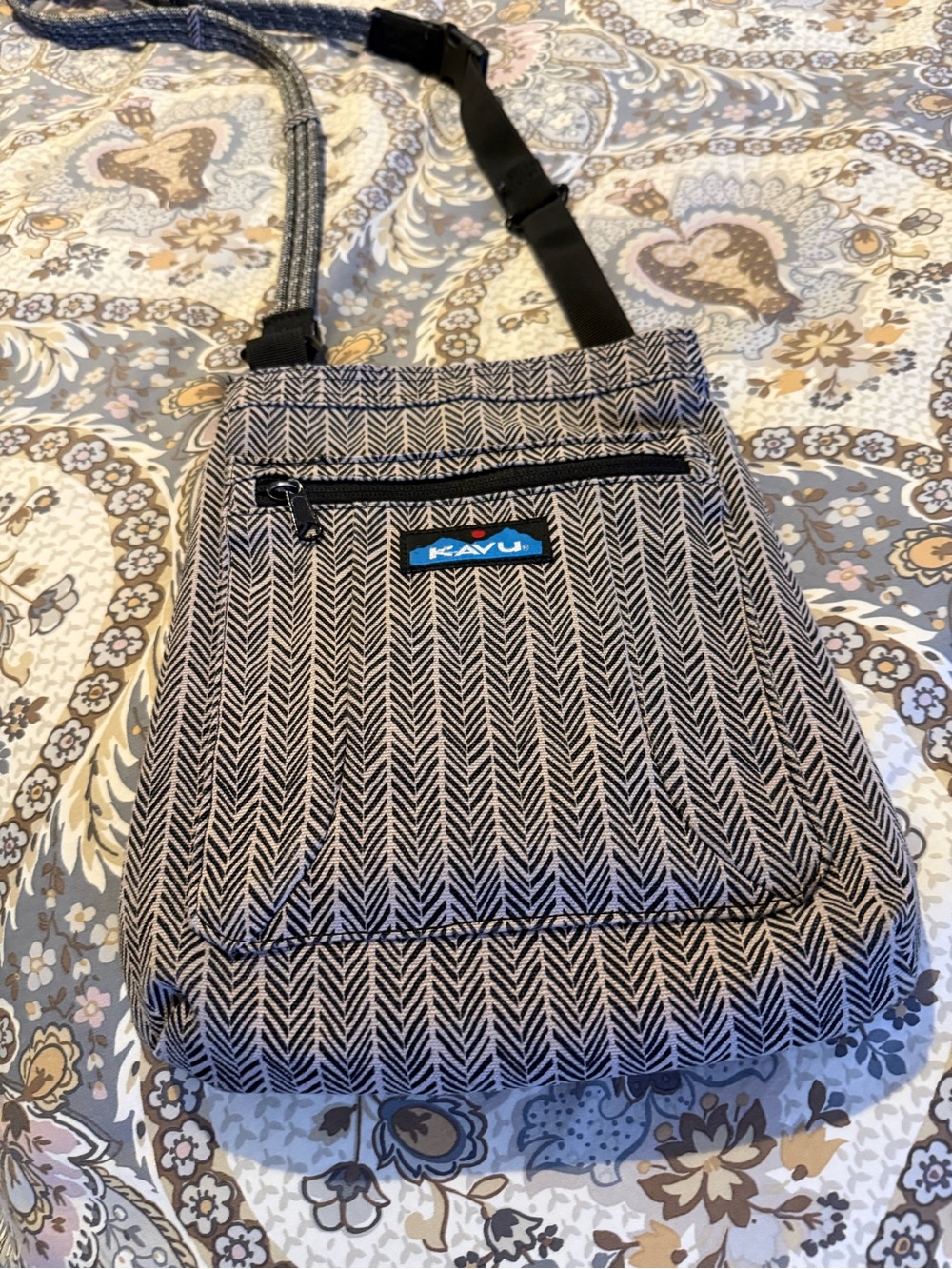 Kavu Crossbody Bag in Black and Cream Herringbone